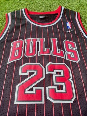 NWOT Nike Men Sz L Michael Jordan Chicago Bulls NBA Jersey 23 Pinstripe Black
